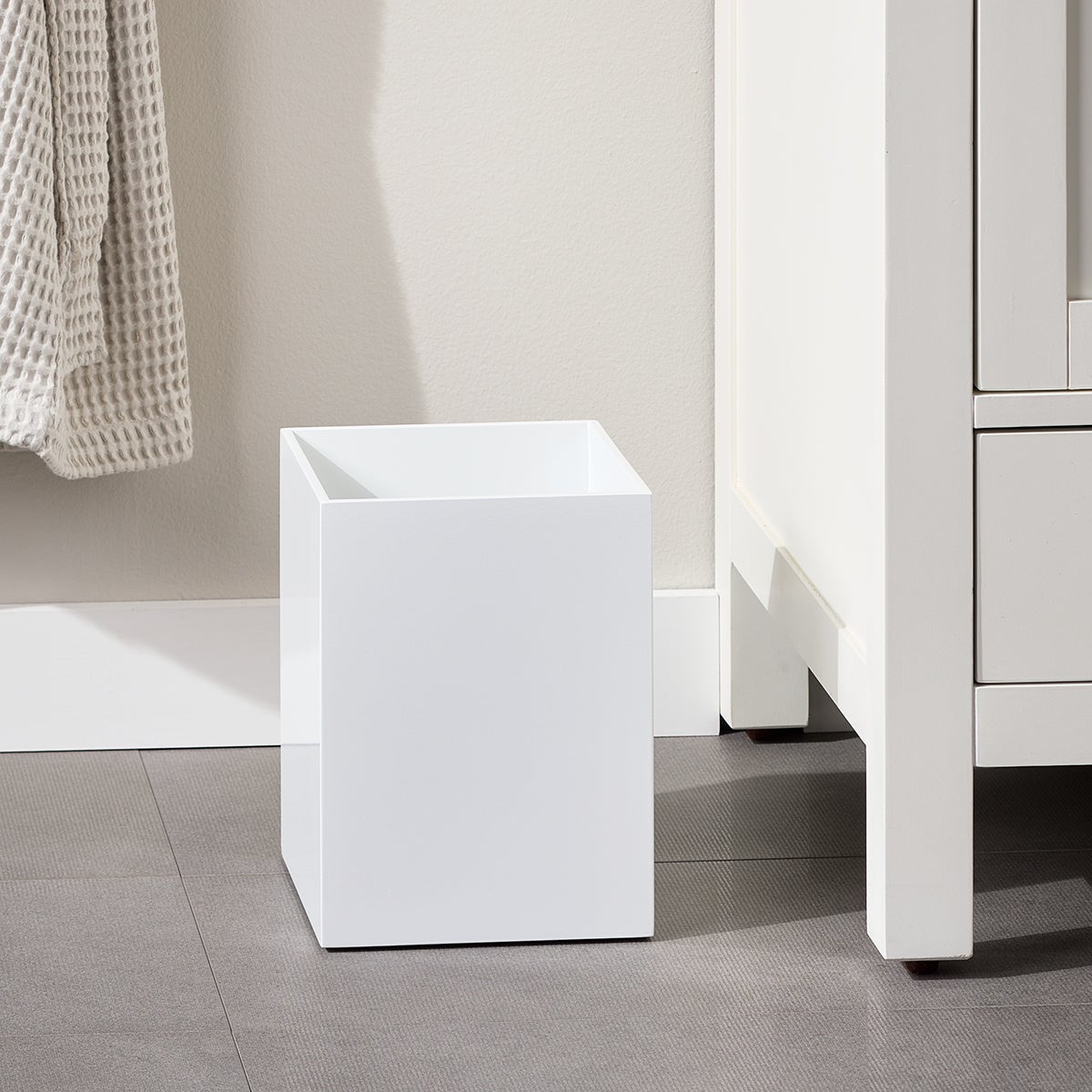 Lacquer Wastebasket — alt view