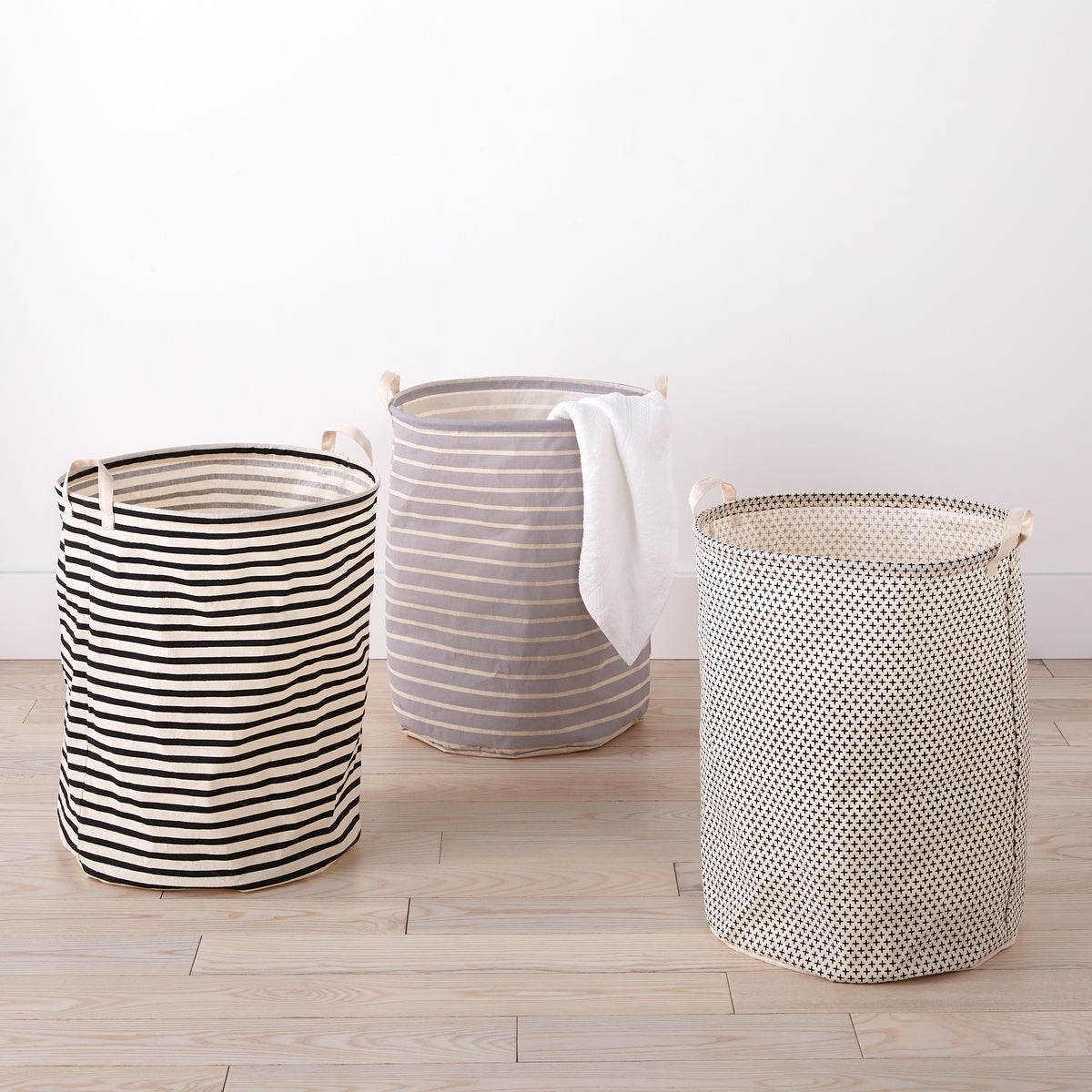 Round Collapsible Crunch Hamper