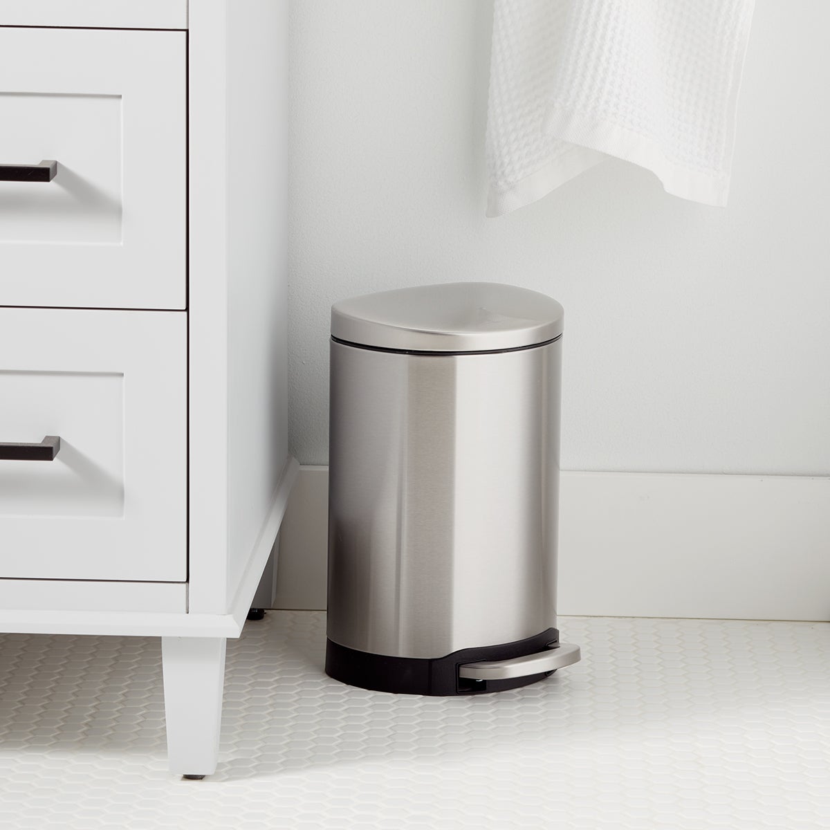 1.6 gal Semi Round Step Trash Can