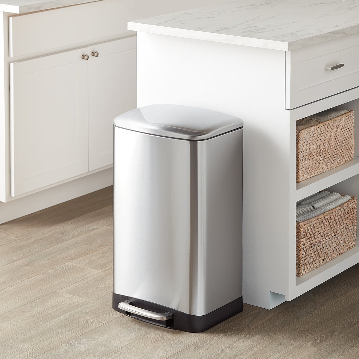 11 gal Rectangular Step Trash Can