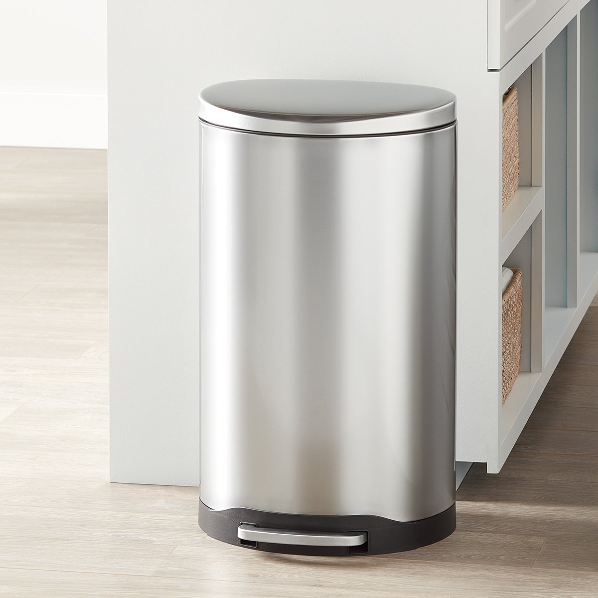 11 gal Semi Round Step Trash Can