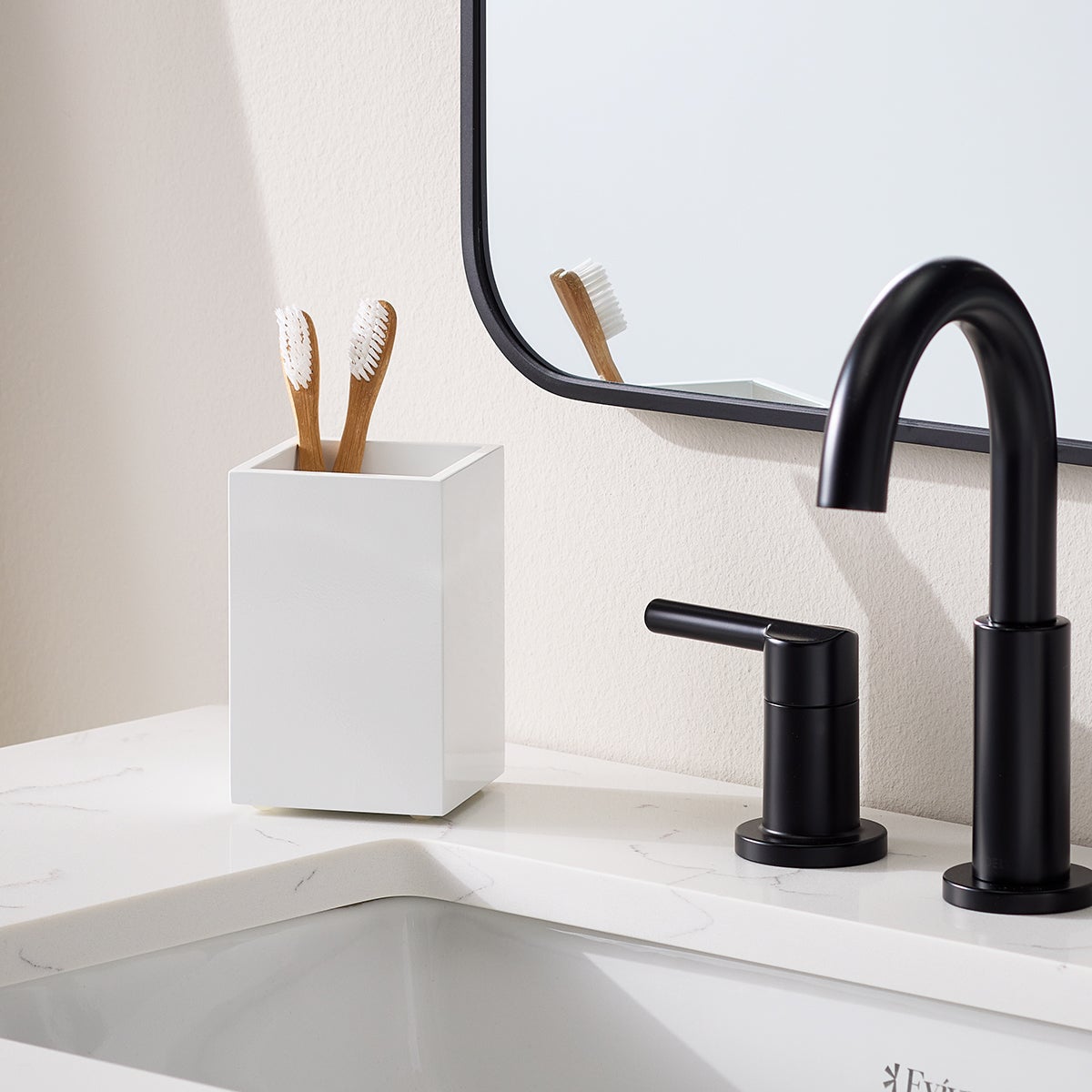 Lacquer Toothbrush Holder — alt view