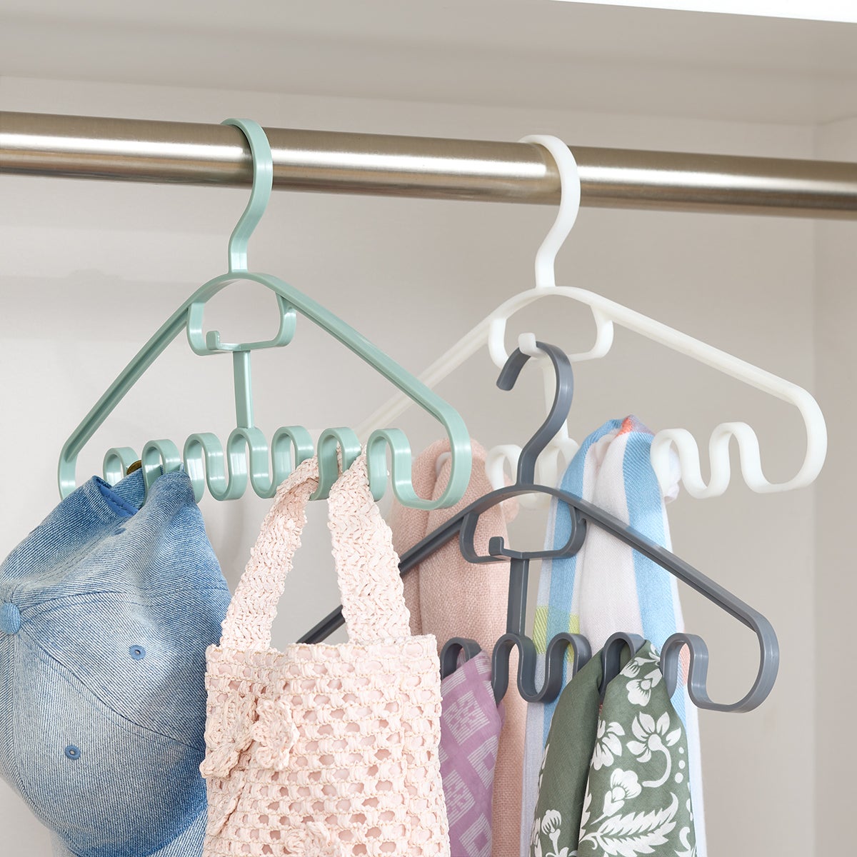 Wavy Accessory Hangers Pkg. 5